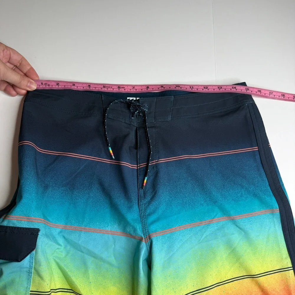 Billabong 73 Stripe Platinum X Stretch Boardshort‎ Size 29 LIKE NEW!